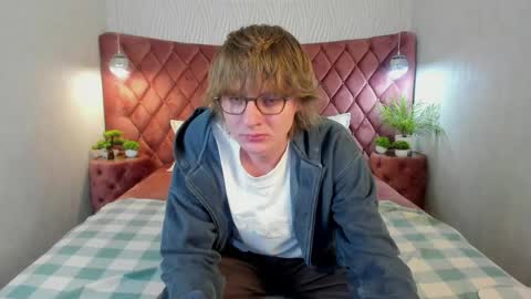 Tayler online show from 04/18/26, 05:44