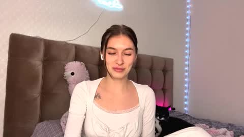 Bella online show from 10/02/25, 02:13