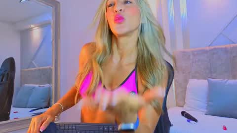 tayra online show from 03/15/26, 06:58