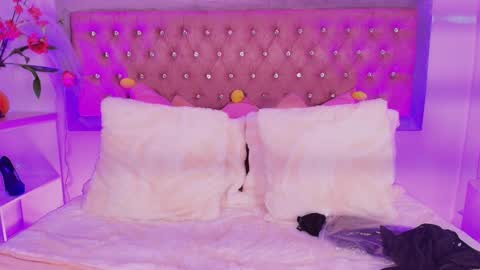 Sofia online show from 10/16/25, 01:01