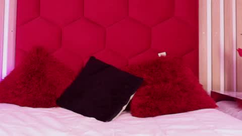 Snapshot of tayzon_foxxx chatting on 07/17/26, 08:35 Sofia online show from 07/17/26, 08:35