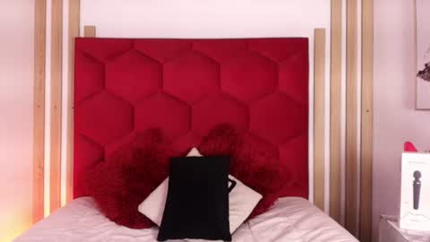 Snapshot of tayzon_foxxx chatting on 07/18/26, 08:45 Sofia online show from 07/18/26, 08:45