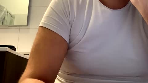 Tbest1986 online show from 10/22/25, 07:19