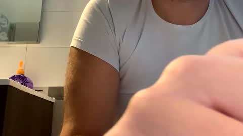 Tbest1986 online show from 11/29/25, 02:42