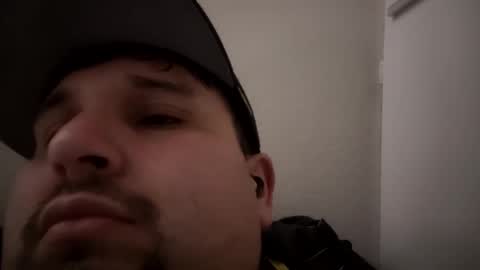 Snapshot of tboy833 chatting on 02/19/25, 03:39 Luis online show from 02/19/25, 03:39