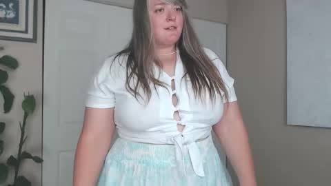 teases online show from 11/09/25, 03:43