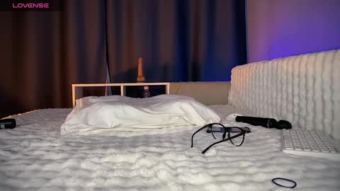 Mary     X TechnoElfff  INST    fansly kissmary online show from 03/03/25, 06:01