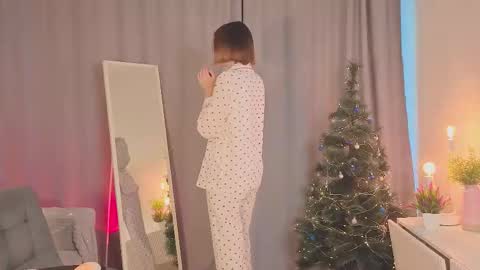 all me precious   online show from 12/16/25, 06:07