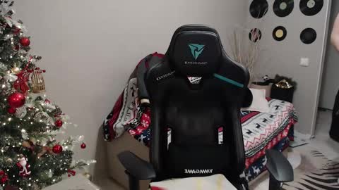 Teddy online show from 12/20/25, 03:57