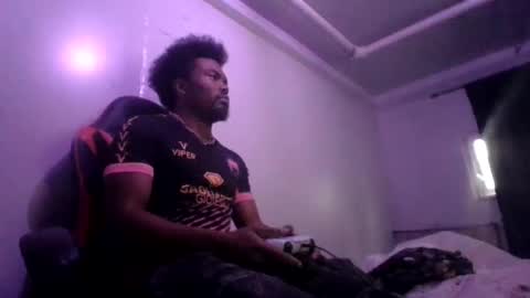 Snapshot of tediibear22 chatting on 10/11/25, 08:18 tediibear22 online show from 10/11/25, 08:18