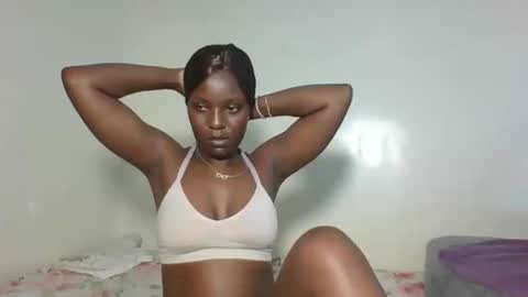 Snapshot of tee_kaicy chatting on 10/25/25, 12:07 kaicy online show from 10/25/25, 12:07