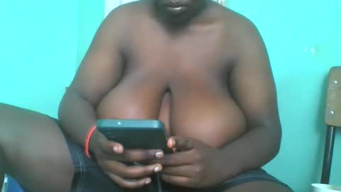 Snapshot of teezzy33 chatting on 02/20/26, 06:37 teezzy33 online show from 02/20/26, 06:37