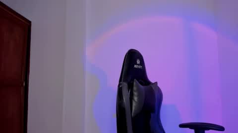 Snapshot of teles10 chatting on 10/31/25, 10:22 Teles2023 online show from 10/31/25, 10:22