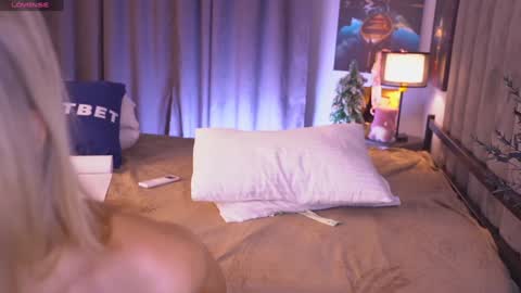 Snapshot of telladreamer_ chatting on 12/18/24, 02:28 Tella online show from 12/18/24, 02:28