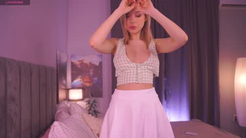 Snapshot of telladreamer_ chatting on 01/18/25, 08:41 Tella online show from 01/18/25, 08:41