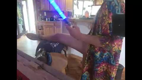 Snapshot of tellmewhattodo420usa chatting on 05/05/26, 06:27 tellmewhattodo420USA online show from 05/05/26, 06:27