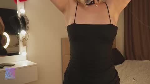 Sarah     online show from 09/24/25, 06:11