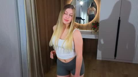 Snapshot of templesolheim chatting on 04/16/26, 02:12 Sara online show from 04/16/26, 02:12