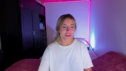 Sara online show from 04/11/26, 05:12