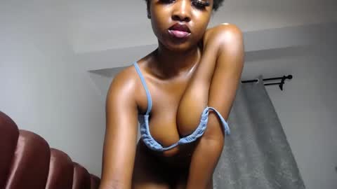 Snapshot of tempting_tiah chatting on 07/23/26, 01:58 tiah online show from 07/23/26, 01:58