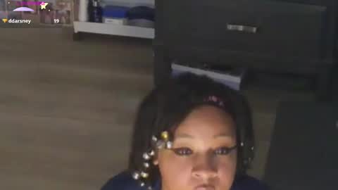 Snapshot of temptressbeauty24 chatting on 10/11/25, 04:22 Gaia online show from 10/11/25, 04:22