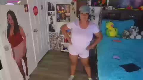 Snapshot of temptressbeauty24 chatting on 10/16/25, 04:57 Gaia online show from 10/16/25, 04:57