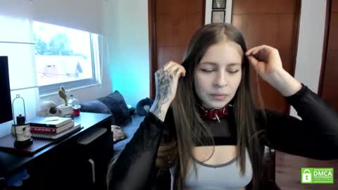 Snapshot of temptressweet chatting on 10/17/25, 10:23 Scar online show from 10/17/25, 10:23