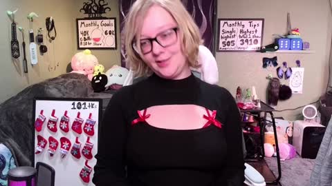 Pixie and Tentacle Overlord online show from 12/20/24, 11:05