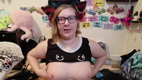 Snapshot of ten_tickle_pixie chatting on 05/19/26, 01:56 Pixie and Tentacle Overlord online show from 05/19/26, 01:56
