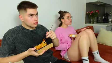 Snapshot of tenderlovesss chatting on 02/14/25, 08:31 Amanda and Kenny online show from 02/14/25, 08:31
