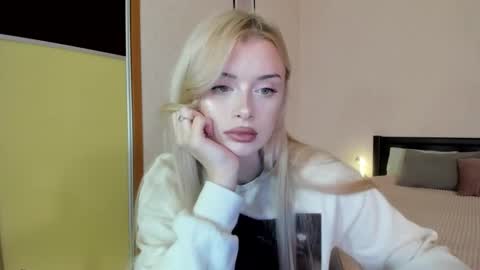 Snapshot of tenderlyalissa chatting on 10/20/25, 04:40 Alissa online show from 10/20/25, 04:40