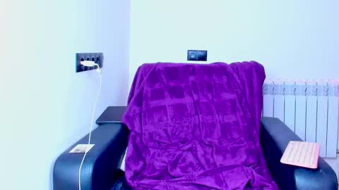 Kira online show from 10/01/25, 12:27