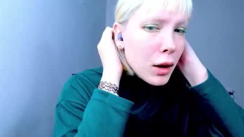 Kira online show from 11/14/25, 10:18