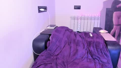 Kira online show from 03/15/26, 07:42