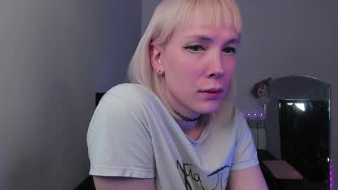 Kira online show from 05/08/26, 01:38