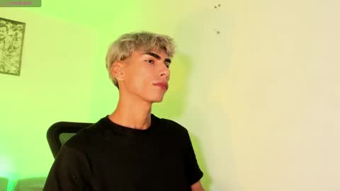 Snapshot of teo_369 chatting on 09/11/25, 04:29 Teo online show from 09/11/25, 04:29