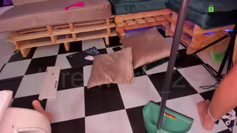 Snapshot of teretwerk_23 chatting on 02/19/25, 04:34 teresa  help me reach 100 like online show from 02/19/25, 04:34