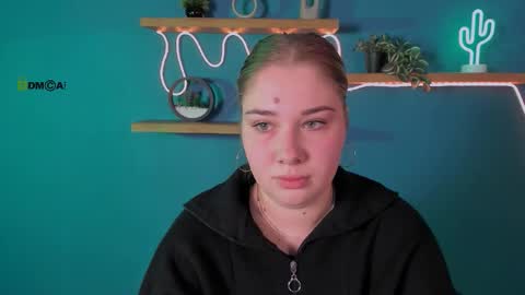 Snapshot of tereza_moon chatting on 10/18/25, 09:10 Youre Tereza online show from 10/18/25, 09:10