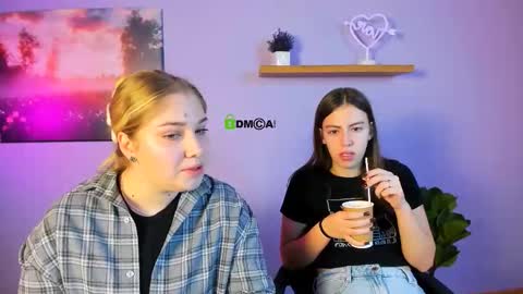 Snapshot of tereza_moon chatting on 10/21/25, 08:37 Youre Tereza online show from 10/21/25, 08:37
