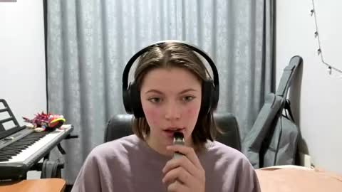 Anny Simpson online show from 04/20/26, 08:10