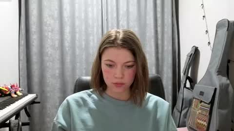 Snapshot of terranaufzinger chatting on 05/19/26, 08:04 Anny Simpson online show from 05/19/26, 08:04