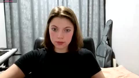 Snapshot of terranaufzinger chatting on 06/19/26, 09:51 Anny Simpson online show from 06/19/26, 09:51