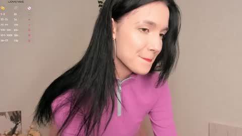 Caroline online show from 06/12/26, 05:23