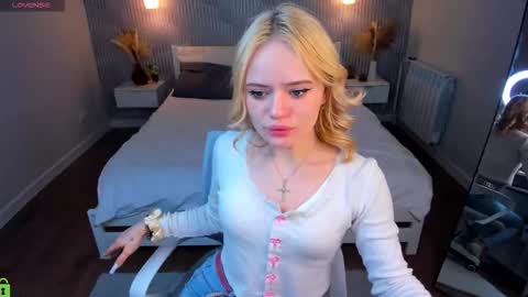 Tessa online show from 03/19/26, 09:02