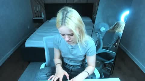 Tessa online show from 04/07/26, 09:21