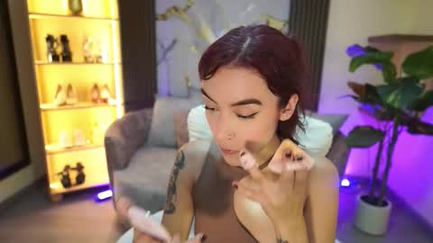 Snapshot of tessaafox chatting on 02/24/26, 01:20 Tessa Fox online show from 02/24/26, 01:20