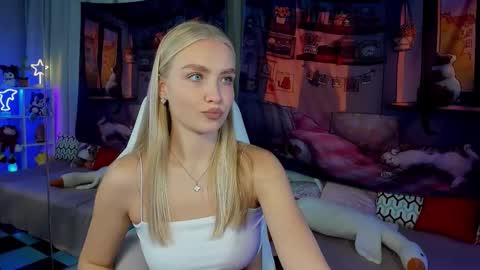 TessaHamilton online show from 10/31/25, 11:22