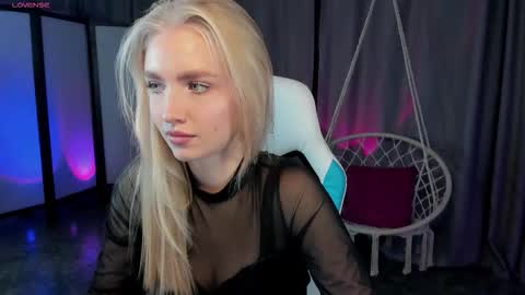 TessaHamilton online show from 12/04/25, 07:39