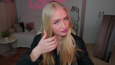 TessaHamilton online show from 04/04/26, 09:51