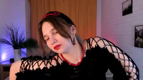 Tessa online show from 11/18/25, 09:14